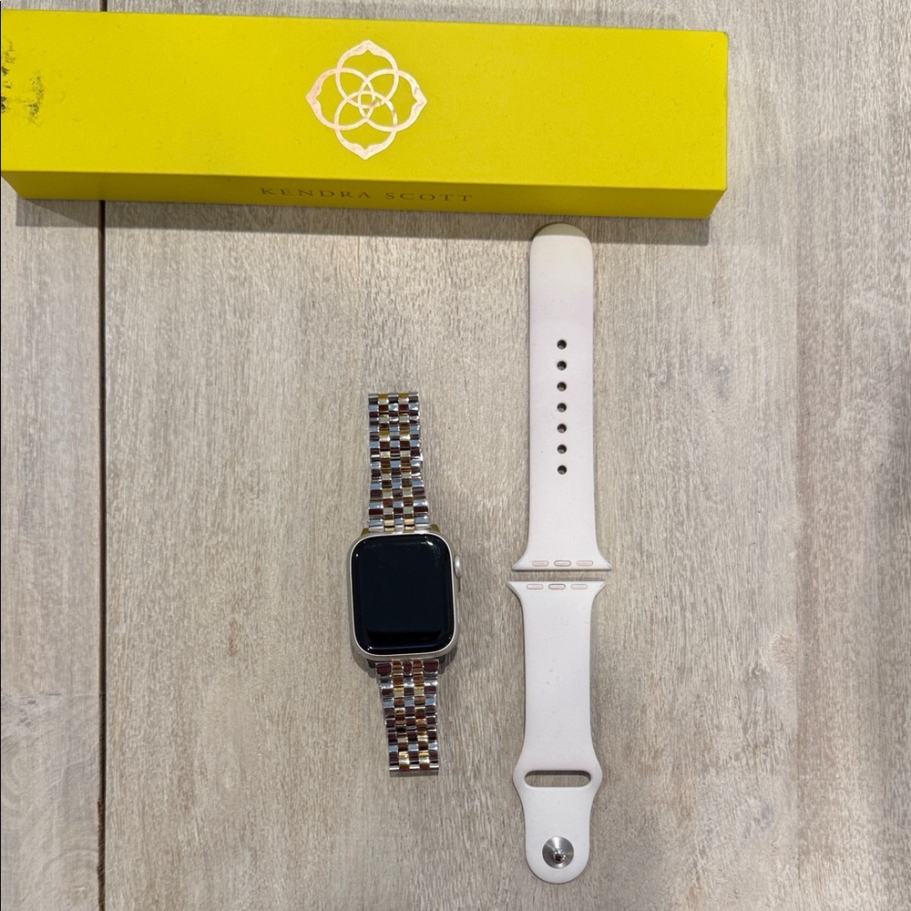 Apple Watch Series 9 41mm with Tory Burch Band